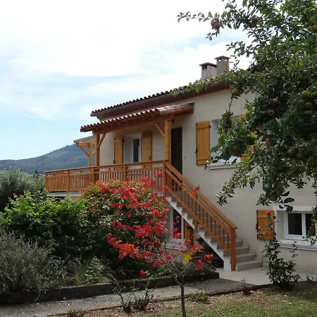 Bonnes Saisons Bed & Breakfast *